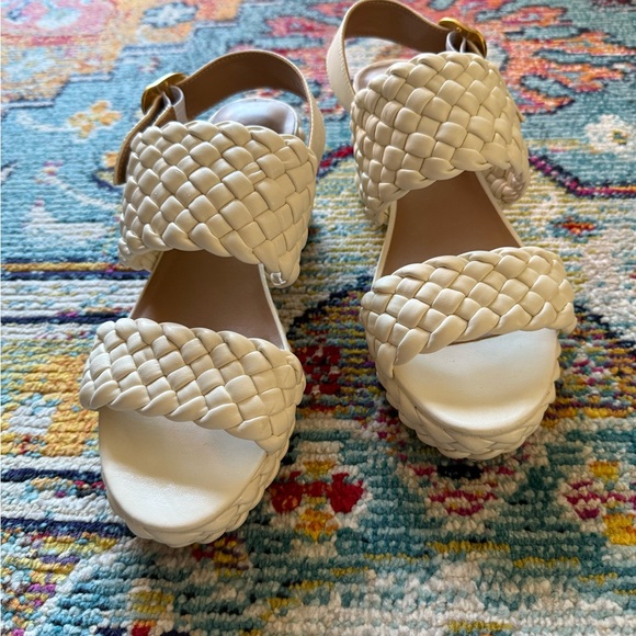 Aerosoles Camera Women’s White Sandals - Picture 10 of 12